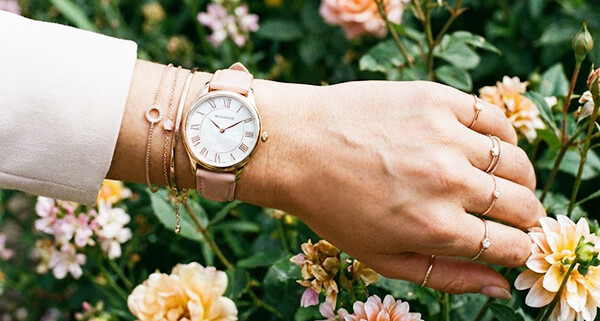 গোল ডায়াল মেয়েদের হাতঘড়ি