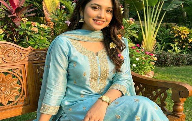 সুন্দর গোল্ডেন হাত ঘড়ি মেয়েদের